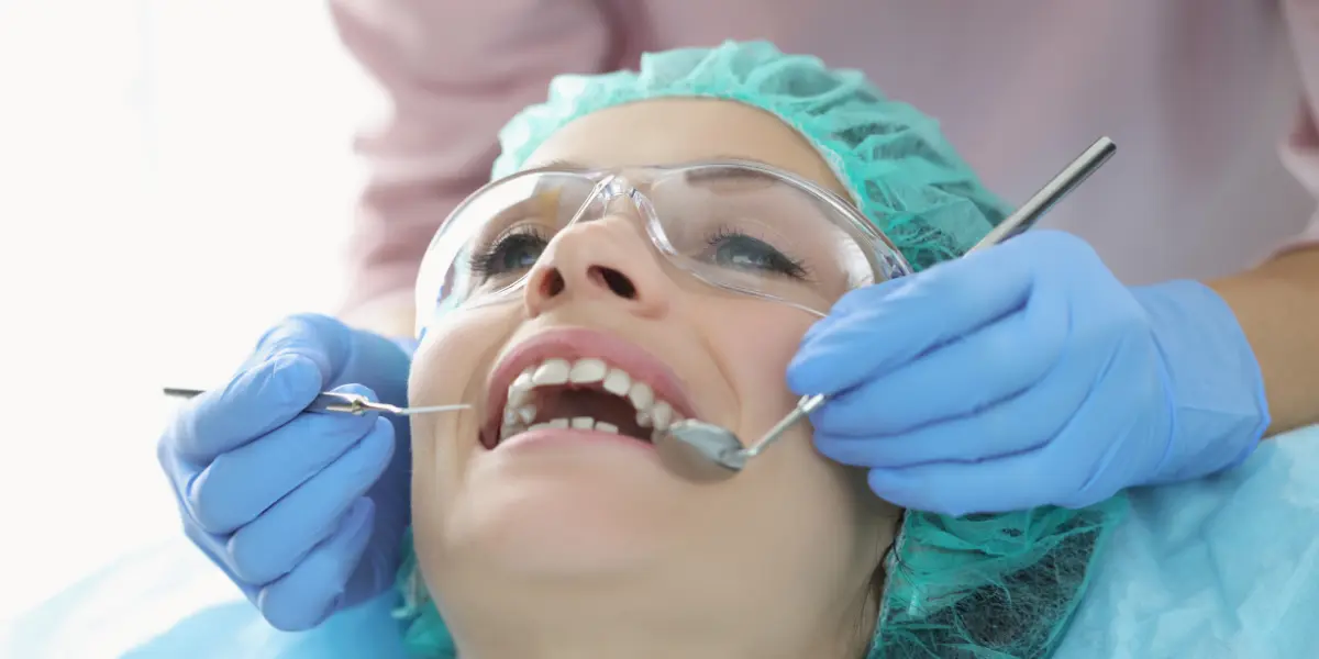 Qual a diferença entre dentista e periodontista