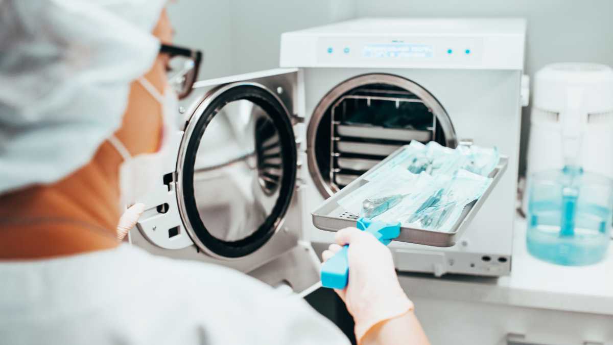 Qual é a função de uma autoclave: Entenda seu papel essencial na esterilização